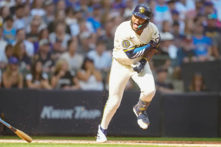 Brewers rally to edge Cubs